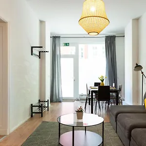 Freshly Renovated 2br&lr+walk-in Rainshower Apartment Berlin